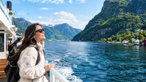 Return via Salhusfjorden